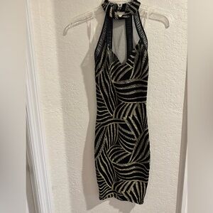 V-neck sleeveless dress